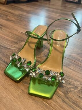 Reitoye Emerald Gem-Embellished Block Heel Sandals